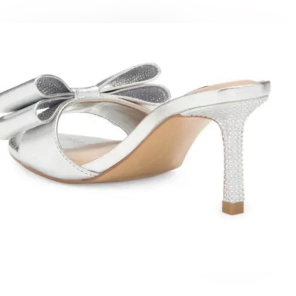 Steve Madden Belindo Silver Kitten
Fashion Bow Heels - Picture 6 of 6